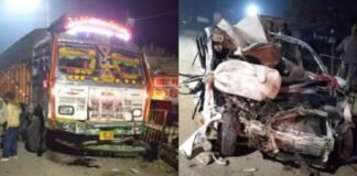 शाहजहांपुर में भीषण सड़क हादसा, ट्रक और कार की टक्कर में 5 की मौत, 2 घायल