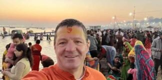 Mahakumbh 2025: इंडिगो एयरलाइंस के CEO ने संगम में लगाई डुबकी, कहा- शब्दों में नहीं बयां की जा सकती महाकुंभ की ऊर्जा Indigo Airlines CEO