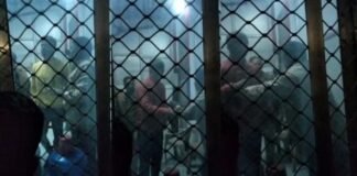 चंदौली: दारोगा ने सिपाही का कॉलर पकड़ा, घसीटते हुए ले गए चौकी, फिर जमकर की पिटाई Chandauli