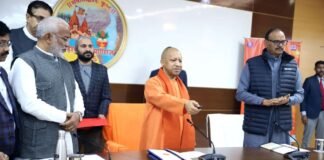 प्रयागराज: CM योगी ने आकाशवाणी के FM चैनल ‘कुम्भवाणी’ का किया शुभारंभ, कहा- ये सनातन धर्म के गौरव को दूर-दराज तक पहुंचाएगा Kumbhvani