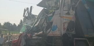 सोनभद्र: हाईवा ट्रक और टेलर के बीच हुई भीषण टक्कर, ट्रक चालक की मौत, दो घायल Road Accident