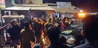 VIDEO: संतकबीर नगर में चौराहे पर सभासद और PRV जवानों के बीच मारपीट Sant Kabir Nagar