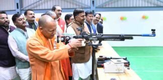 Video: गजब! योगी का ऐसा सटीक निशाना, जिसने देखा पकड़ लिया सिर