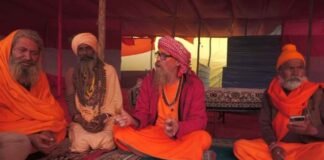 Mahakumbh 2025: अमेरिकन सोल्जर माइकल बन गए बाबा मोक्षपुरी, सनातन धर्म की शक्ति के हुए मुरीद