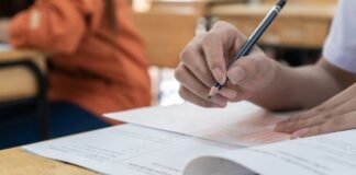 ISC Board: इकोनॉमिक्स के कठिन पेपर से छात्र परेशान, अभिभावकों ने जताई चिंता Economics Paper