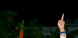 बीजेपी की प्रचंड जीत पर गोरखपुर सांसद रवि किशन शुक्ला ने दिल्लीवासियों को दी बधाई, कहा— “झूठ की गंदी राजनीति का पतन जरूरी था”