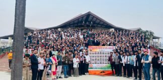 महायोगी गोरखनाथ विश्वविद्यालय में ‘ब्लैक डे’ पर कैंडल मार्च निकाल कर वीर शहीदों को दी श्रद्धांजलि