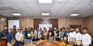 गोरखपुर में ऐनुवल जनरल बॉडी मीटिंग का हुआ समापन मीटिंग में कॉम्बैट फेडरेशन ऑफ इंडिया बैनर तले देश भर के पदाधिकारियों ने लिया हिस्सा