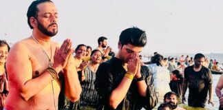 महाकुंभ में गोरखपुर सांसद रवि किशन ने लगाई आस्था की डुबकी, लाखों सनातनियों संग की विश्व कल्याण की प्रार्थना