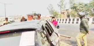 संतकबीरनगर में सड़क हादसे में बाल -बाल बचा नवविवाहित जोड़ा, चालक को झपकी आने से हुई दुर्घटना