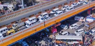 Prayagraj Traffic: प्रयागराज में भयंकर जाम, वाहनों की लंबी कतारें, कई इलाकों में घंटों तक फंसे लोग Prayagraj Traffic