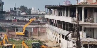 कुशीनगर: मदनी मस्जिद पर चला बुलडोजर, CM से शिकायत के बाद प्रशासन की बड़ी कार्रवाई Madani Masjid