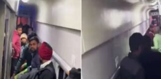 Indian Railways: बिना टिकट एसी कोच में सफर करने वाले सावधान हो जाएं! जान लें रेलवे का ये नियम