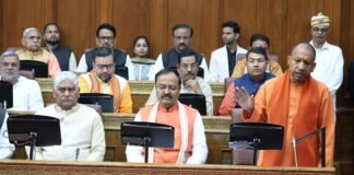 विधान परिषद में सीएम योगी ने कहा-‘मुल्ला और मौलवी के बजाय हम बच्चों को डॉक्टर, इंजीनियर और वैज्ञानिक बनाना चाहते हैं’