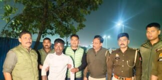 गोरखपुर में मुठभेड़ में पकड़े गए सात बदमाश, चोरी की बाइक से मोबाइल छीनैती करते थे