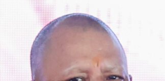 गोरखपुर में रंगपर्व पर गोरक्षपीठाधीश्वर की अगुवाई में चटक होता है समरसता का रंग