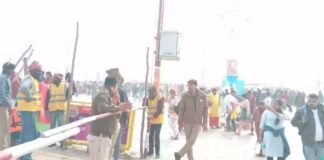 Mahakumbh 2025: प्रयागराज में संगम स्नान के दौरान ट्रैफिक सुचारू, श्रद्धालु बिना किसी रुकावट के कर रहे हैं स्नान