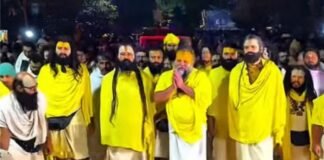 Premanand Maharaj Padyatra: संत प्रेमानंद की पदयात्रा फिर से शुरू, NRI ग्रीन सोसायटी के लोगों ने किया भव्य स्वागत Premanand Maharaj Padyatra