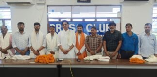 गोरखपुर जर्नलिस्ट्स प्रेस क्लब की कार्यकारिणी को सांसद ने किया सम्मानित