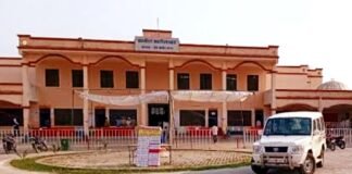 संतकबीरनगर में खलीलाबाद तहसील के वासिल वाकिल नवीस को डीएम ने किया निलंबित, तहसील की छवि खराब करने का है आरोप