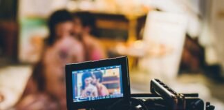 नोएडा में पति-पत्नी चला रहे थे पॉर्न वीडियो स्टूडियो, ED ने छापा मारा तो घर पर ही मिलीं मॉडल्स, 15.66 करोड़ की अवैध फंडिंग का खुलासा noida