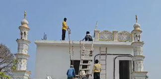 अबू हुरैरा मस्जिद के अवैध निर्माण पर ध्वस्तीकरण जारी, मंडलायुक्त की अदालत में होगी सुनवाई