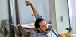 आलस्य को कहें अलविदा! अपनाएं ये योगासन और पाएं राहत