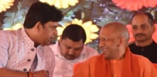 सीएम योगी ने रवि किशन की ली चुटकी , कहा- गोरखपुर में ही एक्टिंग करें, जनता से पूछा- आपके सांसद को आइफा अवॉर्ड मिला, दावत मिली या नहीं?