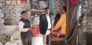 अंधियारी बाग में नमकीन फैक्ट्री पर खाद्य विभाग की छापेमारी, तीन कुंतल एक्सपायरी सामग्री नष्ट