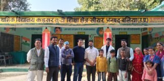 स्व कृष्णानंद पांडेय की पुण्यतिथि पर बलिया जिले के ग्राम कडसर में लगा निशुल्क चिकित्सा शिविर