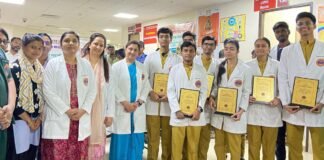 एम्स गोरखपुर में ग्लूकोमा जागरूकता सप्ताह का आयोजन, नाटक व सामुदायिक दौरे से बढ़ी जागरूकता