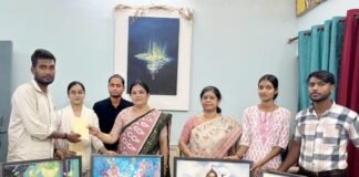 गोरखपुर विश्वविद्यालय में लगी कला प्रदर्शनी छात्रों की कलाकृतियों की हुई खरीददारी