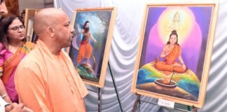 मुख्यमंत्री योगी आदित्यनाथ जी ने नाथ पंथ पर आधारित तैलचित्र प्रदर्शनी का अवलोकन किया।
