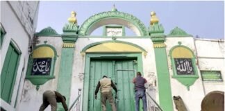 संभल में होली के दिन निकलेगा जुलूस, 10 मस्जिदों को ढकने की प्रशासनिक तैयारी