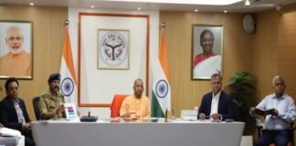 मुख्यमंत्री योगी आदित्यनाथ ने किया CM कमांड सेंटर का निरीक्षण, बोले- जनहित के कार्यों में लापरवाही स्वीकार नहीं, गड़बड़ी हुई तो कार्रवाई तय
