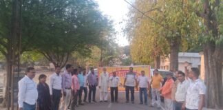 अवैध ढंग से नियुक्त ट्रांजैक्शन कंसल्टेंट के विरोध में बिजली कर्मियों का उग्र प्रदर्शन जारी