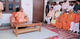 अरुणेश शाही के घर पहुंचे मुख्यमंत्री, दिवंगत मां को दी श्रद्धांजलि