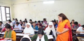 डीडीयू गोरखपुर विश्वविद्यालय में वार्षिक एवं सम सेमेस्टर परीक्षाएं सम्पन्न, 18,063 छात्र-छात्राएं हुए शामिल