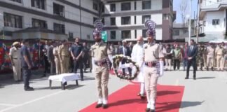 Kashmir Terror Attack: आतंकी हमले में मारे गए लोगों को गृहमंत्री अमित शाह ने दी श्रद्धांजलि, जारी है तलाशी अभियान Kashmir Terror Attack