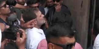 जम्मू-कश्मीर के पुंछ पहुंचे राहुल गांधी, पाकिस्तानी गोलाबारी के पीड़ितों से कर रहे मुलाकात Rahul Gandhi