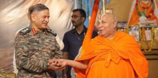 ‘मुझे दक्षिणा में PoK चाहिए…’, आर्मी चीफ उपेंद्र द्विवेदी को दीक्षा देकर रामभद्राचार्य ने रख दी बड़ी मांग upendra dwivedi