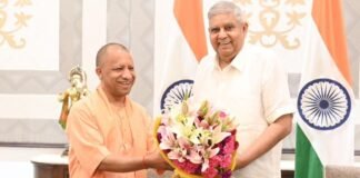 ‘8 साल बेमिसाल के आप नायक…’, योगी की तारीफ में धनखड़ ने कहा- इनके शासन में UP का विकास शोध का विषय