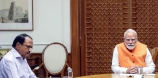 PM मोदी लगातार कर रहे उच्च स्तरीय बैठकें, 24 घंटे में NSA अजीत डोभाल से की दूसरी मुलाकात