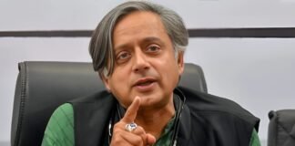 ‘मैं जब भारत वापस जाऊंगा तो बात होगी…’ कांग्रेस नेताओं की आलोचना पर शशि थरूर का जवाब