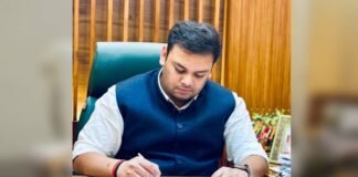 UP: बेसिक शिक्षा विभाग में अफसरों के तबादले पर लगी रोक, CM से मुलाकात के बाद मंत्री का फैसला, 63 CDPO के ट्रांसफर Basic Education Department