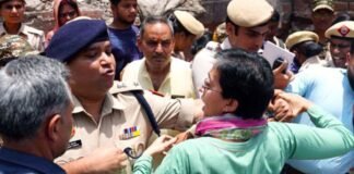 ‘रेखा गुप्ता जी झुग्गी वालों की हाय लगेगी…’, पूर्व सीएम आतिशी को दिल्ली पुलिस ने हिरासत में लिया