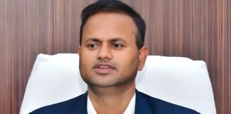 ‘आजमगढ़ DM ने मुझे डंडे से पीटा…’, इंजीनियर अरुण सचदेव ने लिखा पत्र, बोले- मुझे धमकाया गया, जिस बाप को बताना हो बता देना