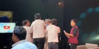 डिंपल यादव पर टिप्पणी करना मौलाना साजिद रशीदी को पड़ा भारी, नोएडा स्टूडियो में सपा कार्यकर्ताओं ने की पिटाई, वीडियो वायरल