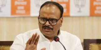 UP: 6 सरकारी डॉक्टरों पर बड़ी कार्रवाई, मरीजों से वसूली पर महिला चिकित्सक निलंबित, 2 पर विभागीय कार्रवाई, 3 अन्य पर भी एक्शन Government Doctors