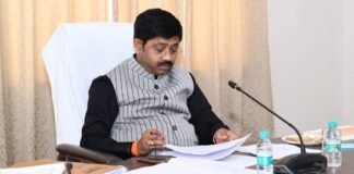 UP: औद्योगिक विकास मंत्री नंदी ने खोला मोर्चा, अब स्मार्ट फोन की जगह टैबलेट खरीद पर उठाए सवाल, विभाग ने दी सफाई Nandi